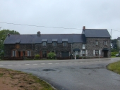 Alignement de maisons, Cossinade (Saint-Thurial)