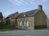 Alignement de 3 maisons, le Pont Melin (Bonnemain)
