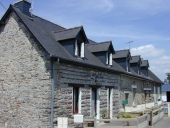 Alignement de trois maisons, Couédouan (Plélan-le-Grand)