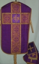 Ornement violet 4 : chasuble, manipule, voile de calice, bourse de corporal