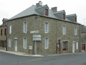 Maison à boutique, 1-3 rue du Stade (Guipel)