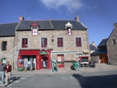 Maison, 01 place du Carrouge (Saint-Suliac)