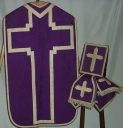 Ornement violet 1 : chasuble, bourse de corporal, étole, manipule, voile de calice