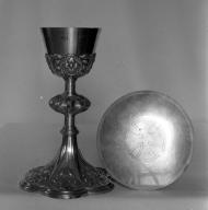 Calice, patène (2), église paroissiale Saint-Ouen (La Chapelle-Erbrée)