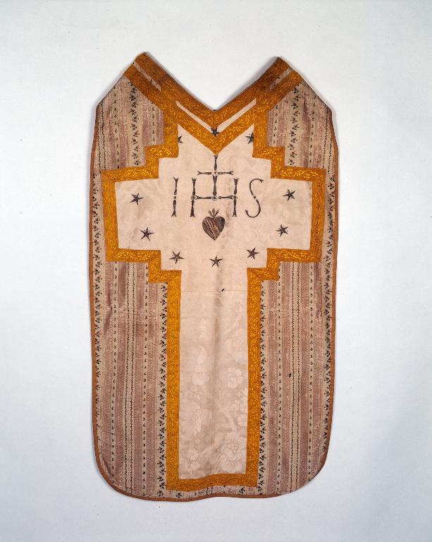 Ornement : chasuble, voile de calice, basilique Notre-Dame-du-Roncier (Josselin)