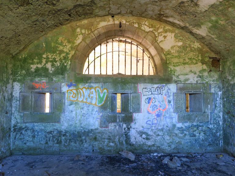 Corps de garde crénelé, batterie du Grognon (Groix)