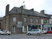 Maison à boutique, 2, 4 place de la République (Plélan-le-Grand)