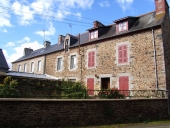 Maisons, alignement de trois logis, 5 rue du Général Leclerc (Pordic)