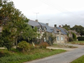 Alignement de logis, Gominé (Saint-Ganton)