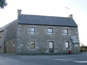 Ancienne mairie et école mixte de Trébeurden, puis école communale des garçons, actuellement école primaire publique, rue du Stade ; rue de Kernévez (Trébeurden)