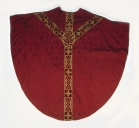 Ornement rouge 4 : chasuble, étole, manipule, voile de calice