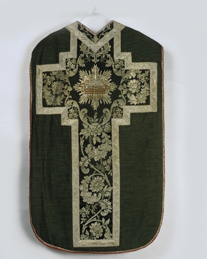 Ornement vert 2 : chasuble, étole, manipule, voile de calice, bourse de corporal