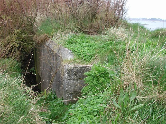 Bunker - poste d'observation et de tir dit Tobruk-Stand Nord-est, Pointe de Bloscon (Roscoff)