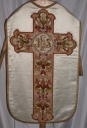 Ornement blanc 3 : chasuble, bourse de corporal, étole, manipule
