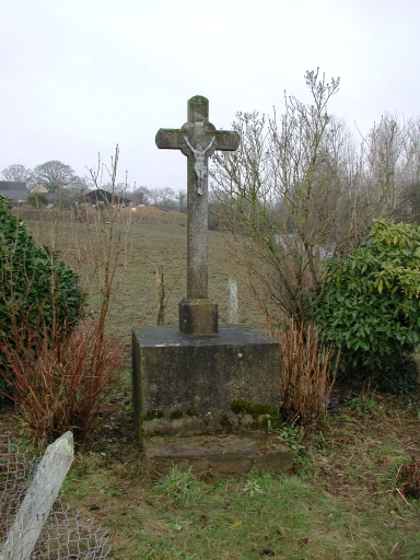 Croix de chemin, près de la Piochais (Chasné-sur-Illet)