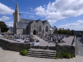 Église paroissiale Saint-Pierre, place Marc'harit Fulup (Pluzunet)