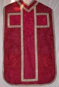 Ornement rouge 3 : chasuble, bourse de corporal, étole, manipule, voile de calice
