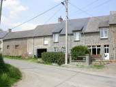 Ferme, R. D. 11, près de la Cour Heuzé (Trévérien)