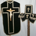 Ornement noir 4 : chasuble, bourse de corporal, étole, manipule, voile de calice (Guipry fusionnée en Guipry-Messac en 2016)