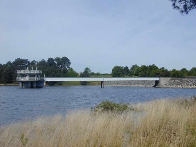 Barrage, près du Champ à l'Âne (Saint-Thurial)