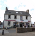 Magasin de commerce, place de l'Eglise (Penvénan)