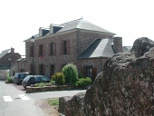 Les écoles, mairie et monuments sur la commune de Monterfil