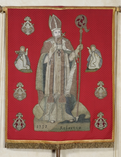 Bannière de procession paroissiale : Saint Sulpice, Christ en croix avec Marie-Madeleine