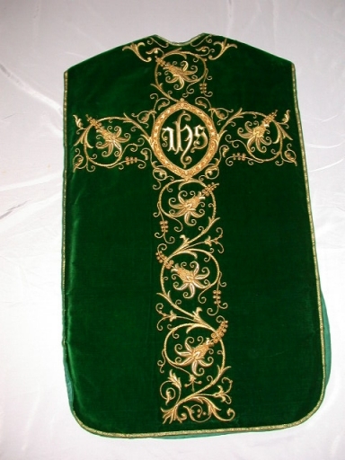 Ornement vert 1 : chasuble, étole, voile de calice, manipule, bourse de corporal