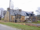 Alignement de trois maisons, la Planchette (Pipriac)