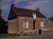 Maison, rue du Menhir (Guénin)