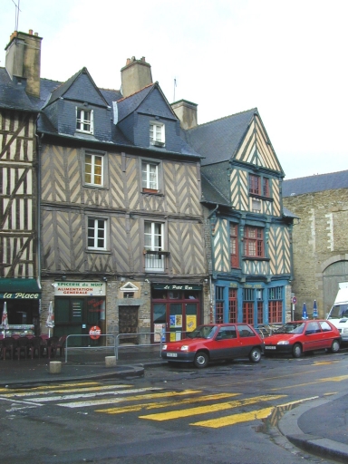 Ancienne maison des prêtres ou maison des chantres, 18 place Sainte-Anne (Rennes)