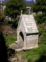 Fontaine de dévotion de la Trinité (Bieuzy fusionnée en Pluméliau-Bieuzy en 2019)