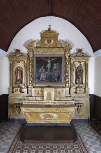 Ensemble du maître-autel : autel, tabernacle, 2 gradins d'autel, retable, degré d'autel