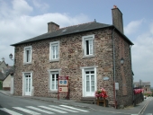 Mairie et école sur la commune de Talensac