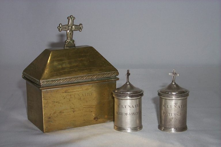 Coffret aux saintes huiles : ampoule à saint chrême, ampoule à huile sainte