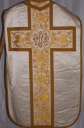 Ornement blanc 3 : chasuble, bourse de corporal, étole, manipule