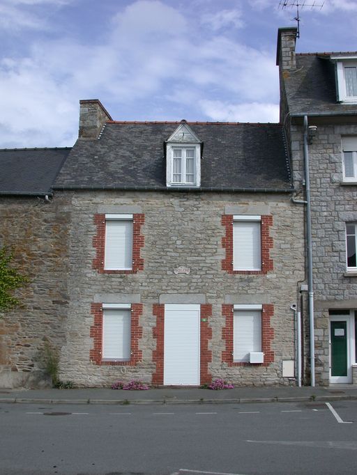 Maison, 10 place Rioust-des-Villes-Audrain (Matignon)