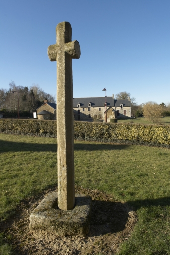 Croix de cimetière (Saint-Maden)