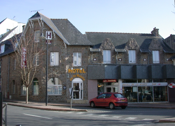 Hôtel de voyageurs dit Hôtel de la Mairie, 28 place de la Mairie (Perros-Guirec)