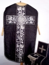 Ornement noir 3 : chasuble, étole, manipule, bourse de corporal, voile de calice