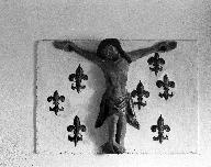 Haut-relief : Christ en croix, ancien prieuré de Lochrist an Izelvet (Plounévez-Lochrist)