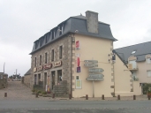 Maison, actuellement magasin de commerce, route de Perros (Louannec)