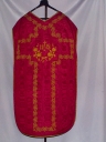 Ornement rouge 4 : chasuble, bourse de corporal, étole, manipule, voile de calice