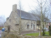 Alignement de maisons et fermes, la Touche (Ercé-près-Liffré)
