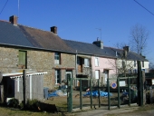 Alignement de quatre maisons et d'une ferme, la Marre (Montreuil-sur-Ille)