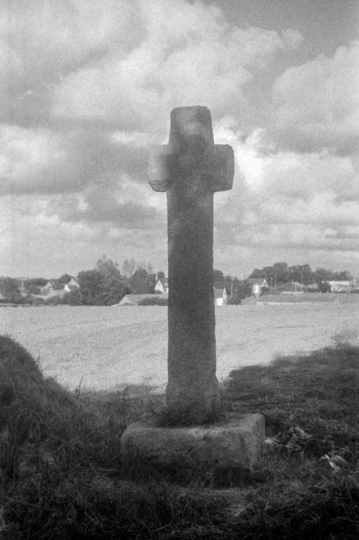 Croix de chemin dite Croas Ty Persoun, Vezen Doull (Plougar)