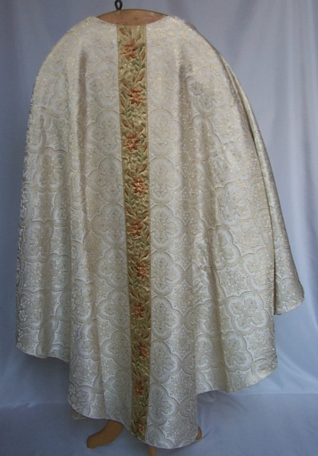 Ornement blanc 4 : chasuble