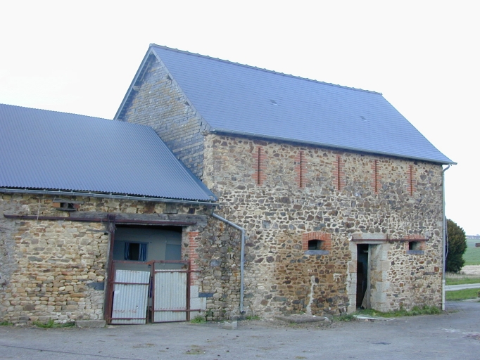 Étable à chevaux et grange, Nuillé (Domalain)