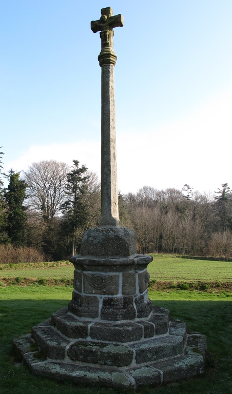 Croix de chemin de la chapelle du Loc (Tonquédec)
