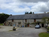 Alignement de trois maisons, Trélo (Plélan-le-Grand)